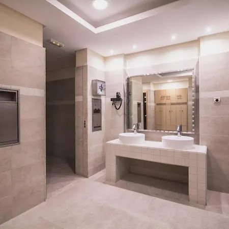 Samara Gym Jacuzzi Pools * Marbella